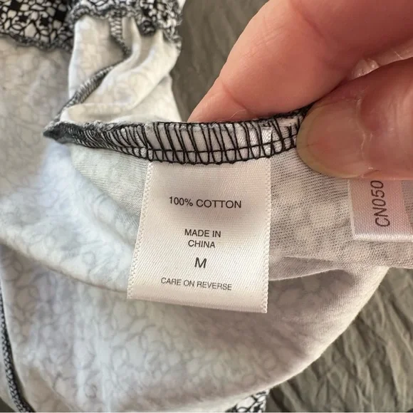 New York & Company Black white Cotton Sleeveless Romper. Size Medium. - Picture 11 of 12